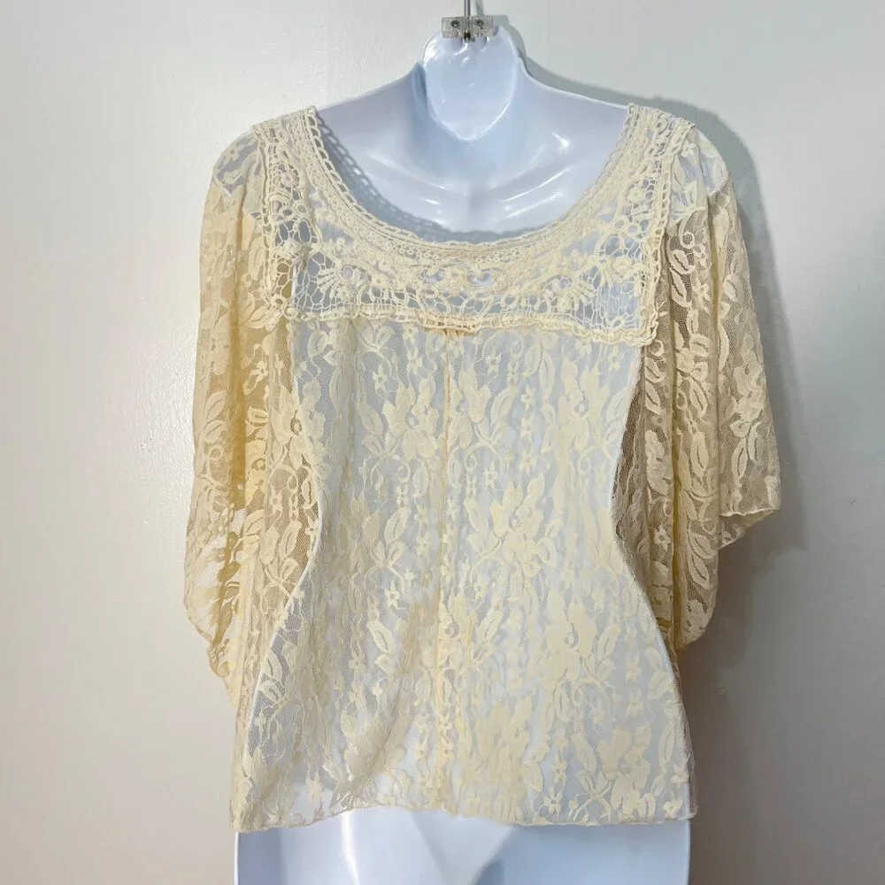 Elegant‎ Beige Lace Boho Top Womens Large With Crocheted Neckline By Lavish